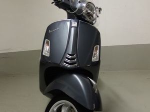 VESPA GTS 300 TOURING HPE TOP ZUSTAND > 5.000 € TEILE