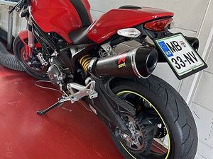 DUCATI MONSTER 696
