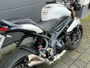 TRIUMPH SPEED TRIPLE 1050