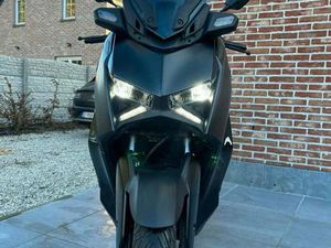 ② X-MAX 125 TECH MAX. 01/2025