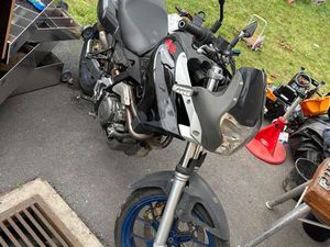 ② APRILIA PEGASO 650