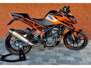 ② KTM DUKE 125 MET VELE OPTIES