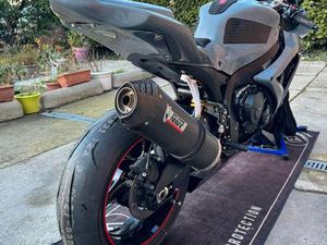 ② SUZUKI GSXR I8 600