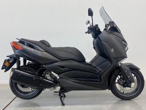 ② YAMAHA X-MAX 300