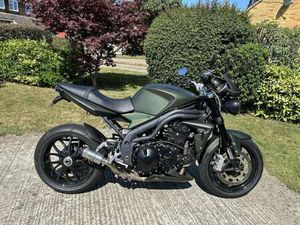 TRIUMPH SPEED TRIPLE 1050 VERDE
