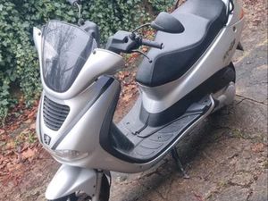 MOTORROLLER PEUGEOT ELYSEO 125 MIT TOPCASE