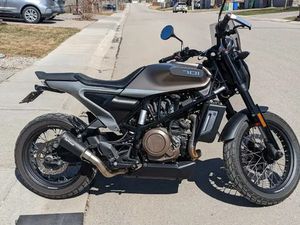 2020 HUSQVARNA SVARTPILEN 701