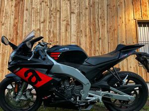 MOTORRAD APRILIA RS 125 CCM - BLACK SPEED EDITION