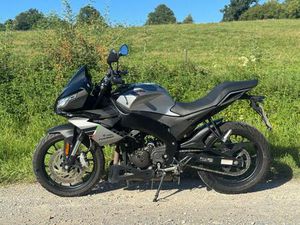 APRILIA TUONO 125 - 15 PS - EZ 2022 - TIEFERGELEGT