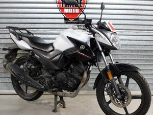 2018 18 YAMAHA YS 125 LEARNER LEGAL TRADE SALE WHITE 22K MILES NEW MOT YS125 YBR