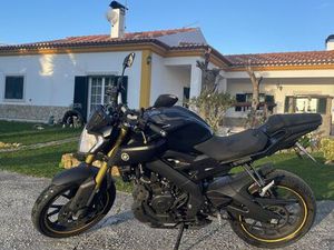 YAMAHA MT-125 - AKRAPOVIČ ALMARGEM DO BISPO, PÊRO PINHEIRO E MONTELAVAR