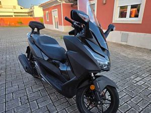 HONDA FORZA, PRETA, EM MUITO BOM ESTADO - OFERTA DE CAPACETE E BLUSÃO RIO MAIOR