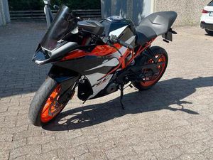 KTM RC 390 MIT AKRAPOVIC AUSPUFF!