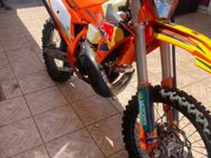 KTM EXC 250 CHAMPION EDITION 2025 CON 2 ORE