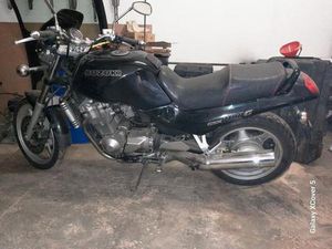 SUZUKI GSX 1100 G + ZWEI ERSATZTEILTRÄGER