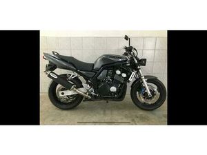 YAMAHA FZS 600