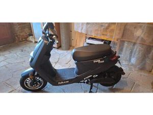 ELEKTRO-MOTORROLLER 25KM/H BLU:S STALKER XT2000