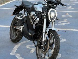 SUPER SOCO TSX MOTORRAD ROLLER 45 CCM