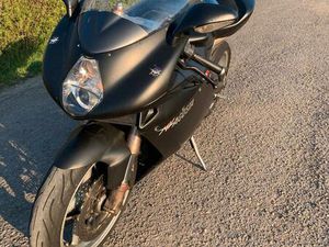 MV AGUSTA F4 750 SONDERMODELL SR MIT TEILEN + ZUBEHÖR