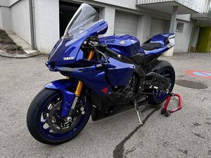 YAMAHA R1 2019