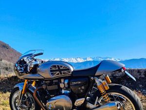 TRIUMPH THRUXTON 1200 R
