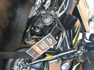 ◊ TRIUMPH STREET TRIPLE RS 766 ◊