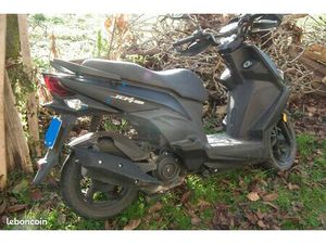 VENDS SCOOTER MARQUE SYM NOIR
