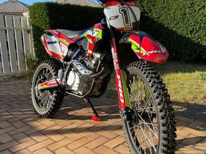 MOTOCROSS 250 CC COMME NEUVE