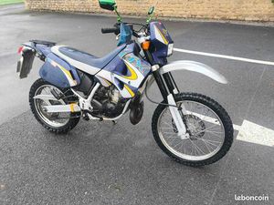 125 ETX APRILIA PREMIÈRE MAIN