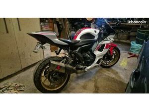 MOTO YAMAHA R7