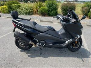 YAMAHA TMAX 530 – 2019 – 15 000 KM – AKRAPOVIC – TRÈS BON ÉTAT