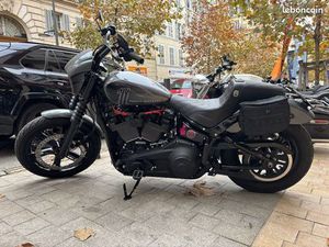 HARLEY DAVIDSON SOFTAIL STREET BOB 114 EXCELLENT ÉTAT