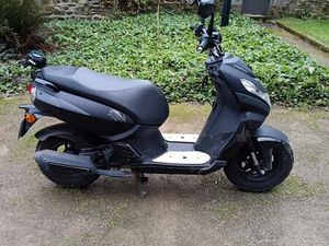 VEND PEUGEOT STREETZONE