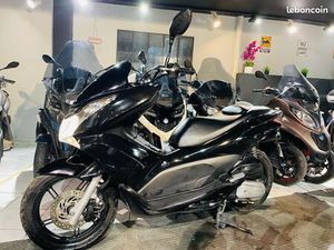 HONDA PCX 125 / PAYEZ EN 10X CB / 1ERE MAIN / TRÈS BON ÉTAT