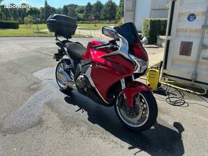 HONDA VFR 1200 GT SPORTIVE EN BONNE ÉTAT