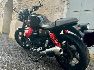MOTO GUZZI V7
