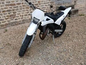 MOTO PEUGEOT XP7 50 CC
