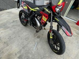 SHERCO 50 SM RED EDITION – 6000 KM – TRÈS BON ÉTAT – POSSIBLE FULL ORIGINE