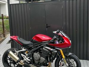 TRIUMPH SPEED TRIPLE 1200 RR