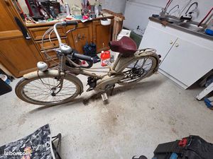 MOBYLETTE AV3 AVEC CG A JOUR