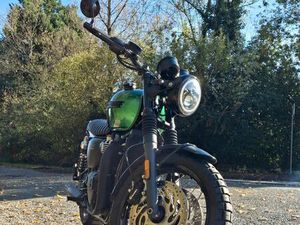 TRIUMPH BONNEVILLE T120 BLACK ABS