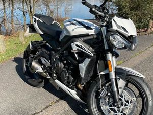 TRIUMPH STREET TRIPLE S 660 - 2022 - 1ÈRE MAIN - 8000 KM - A2 / FULL