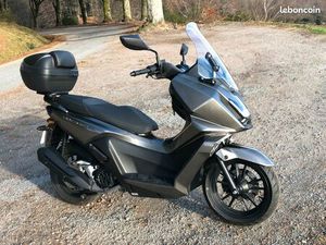 KYMCO SKYTOWN 125 TOP CASE PREMIÈRE MAIN