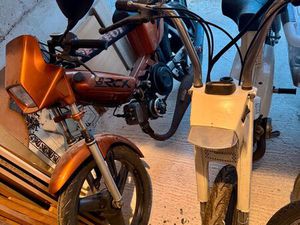 LOT 2 MOBYLETTES 103 PEUGEOT + PIÈCES