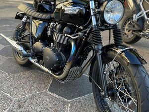 TRIUMPH BONNEVILLE T100
