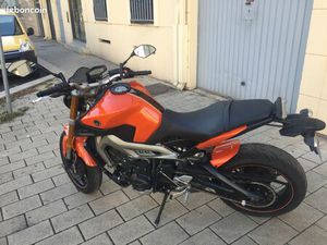 MOTO YAMAHA MT 09