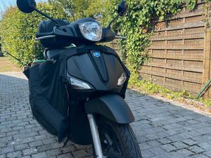 SCOOTER PIAGGIO LIBERTY 50S – 2023 – 12 000 KM – NOIR