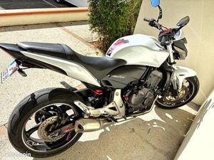 HONDA HORNET 600 – 2011 – TRÈS BON ÉTAT