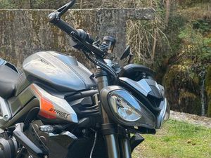 STREET TRIPLE 765 RS
