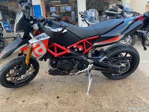 MOTO APRILIA 900 DORSODURO 1ERE MAIN
